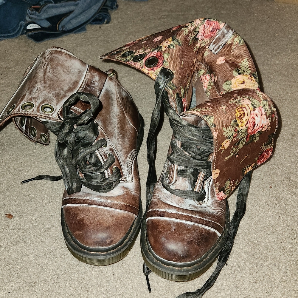 Size 10 women's brown leather Triumph Dr. Martens